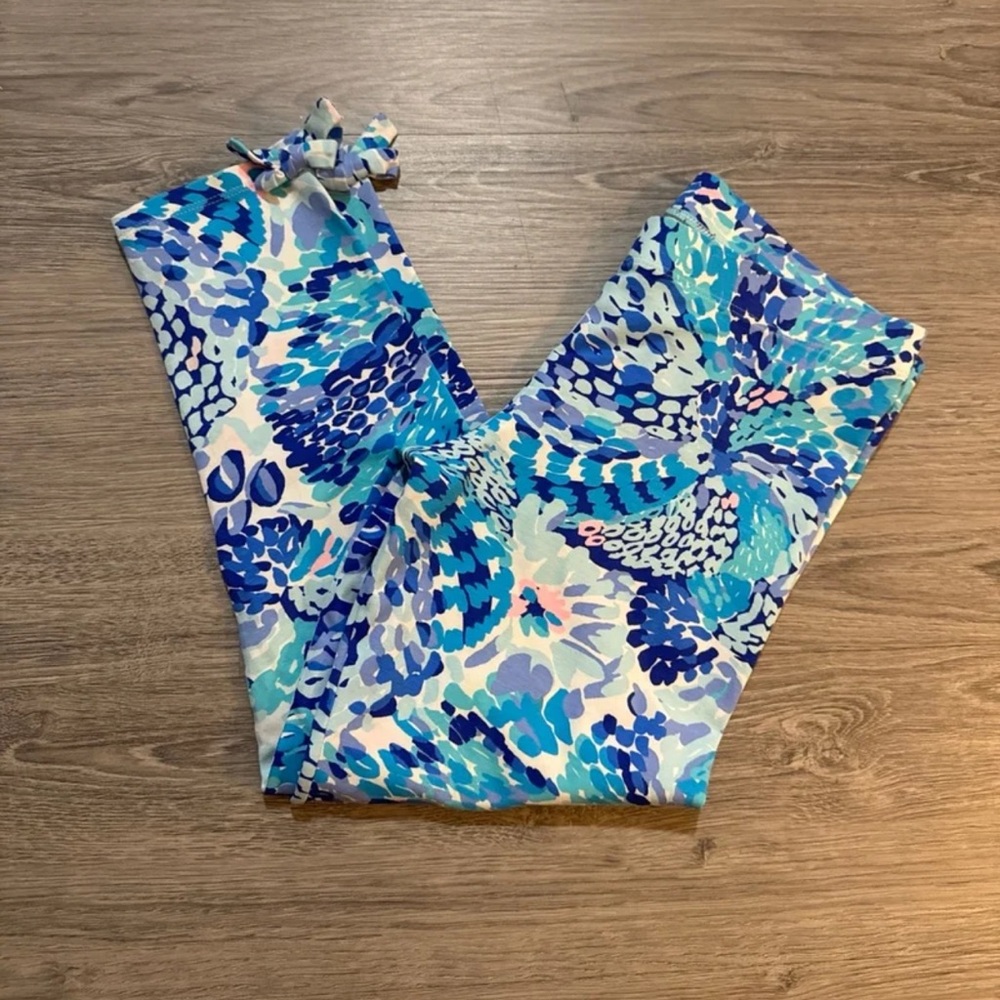 Lilly Pulitzer Turquoise Oasis Wave After Wave" print, Girls XL (12-14) Capri